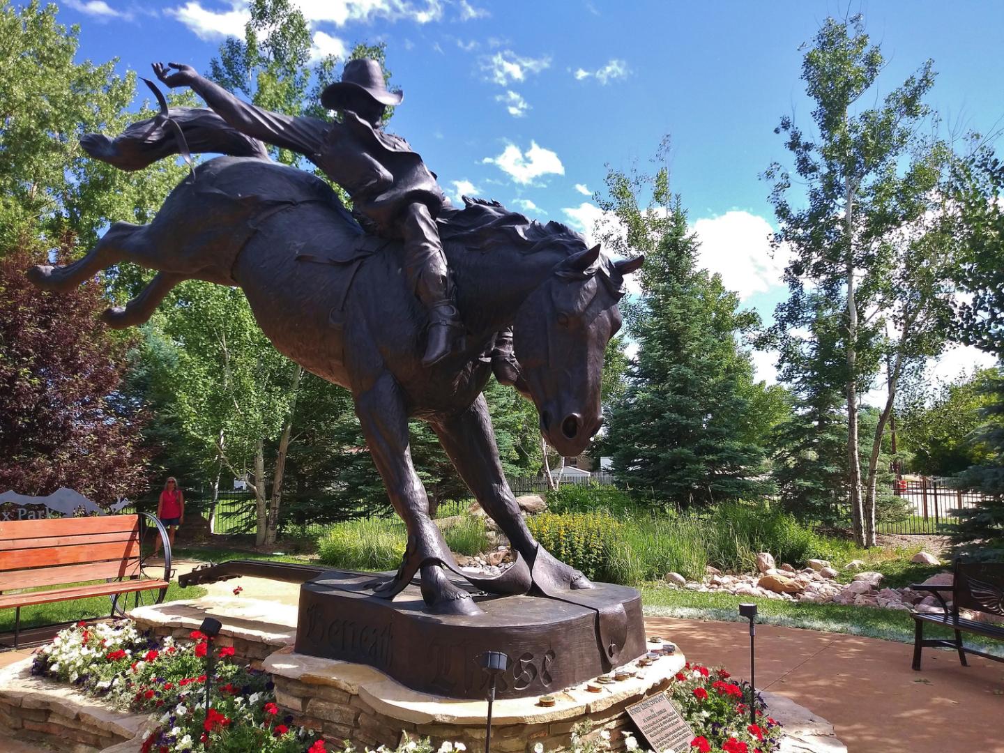 Statue du célèbre chanteur de country et sculpteur Chris LeDoux à Buffalo, Wyoming