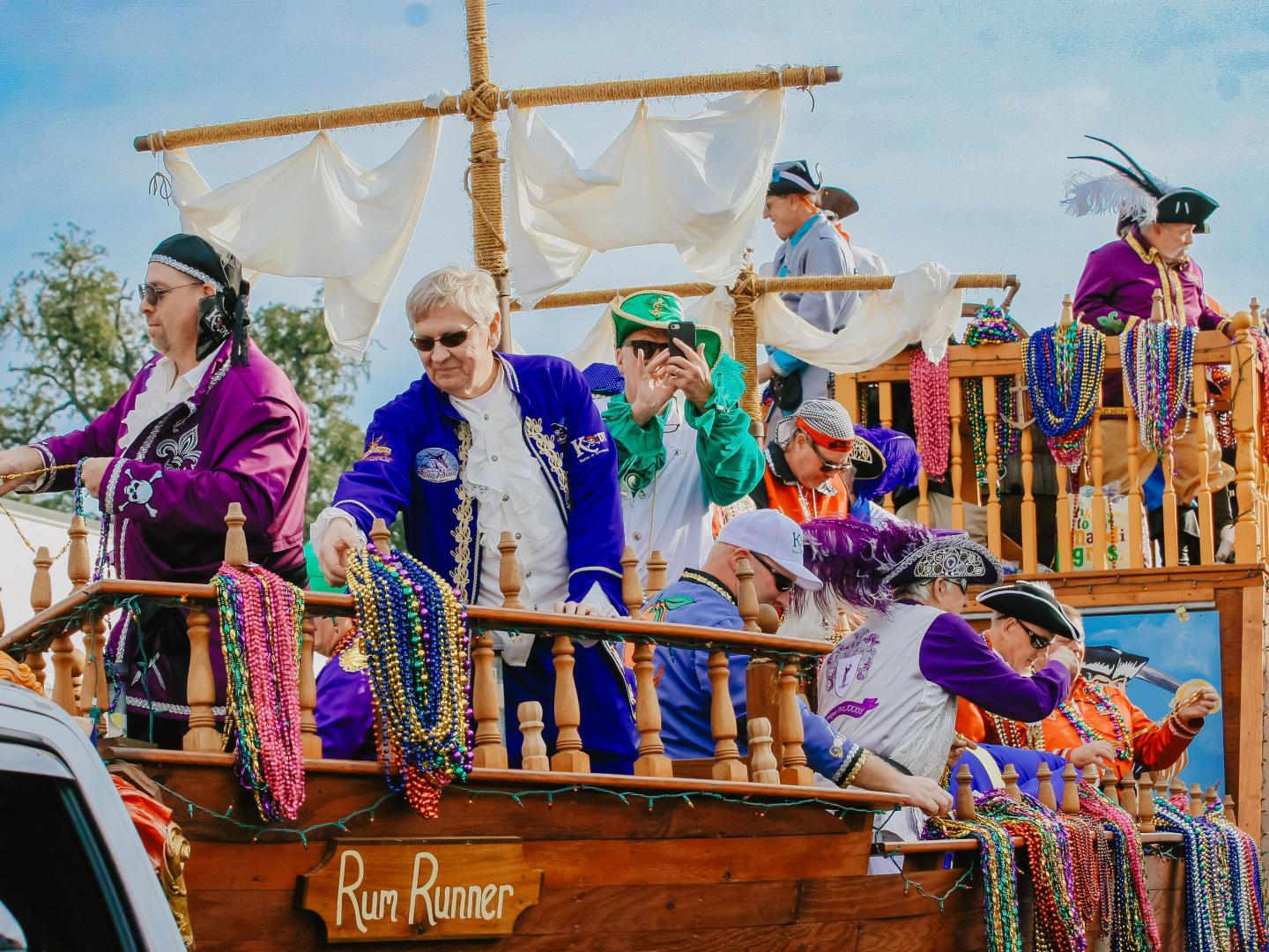 Carroza del desfile de la celebración de Mardi Gras más grande en Panama City, Florida