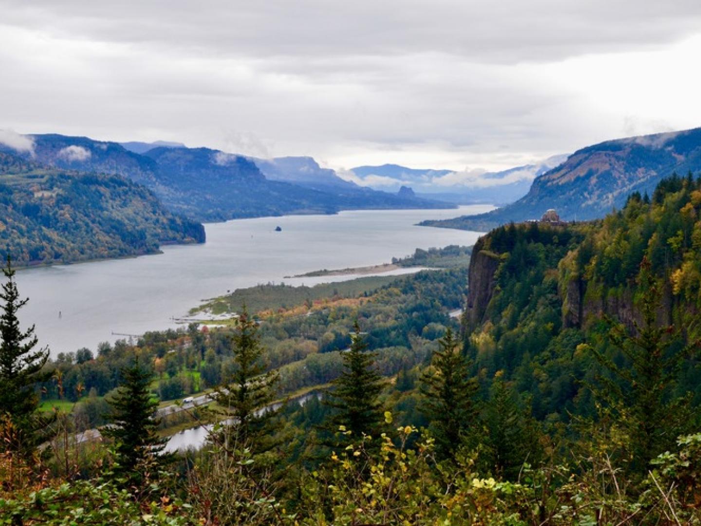 Vista épica del Columbia River Gorge en Oregón