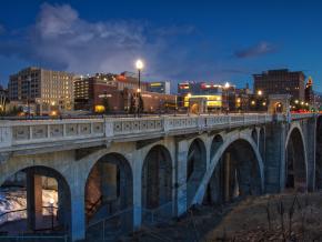 Vista de Monroe Street Bridge, River Park Square y más allá Vista de Monroe Street Bridge, River Park Square y más allá