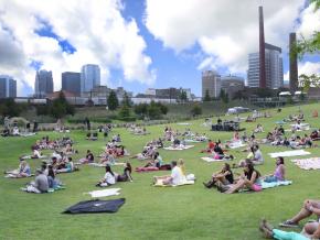Disfrutando el día en Railroad Park