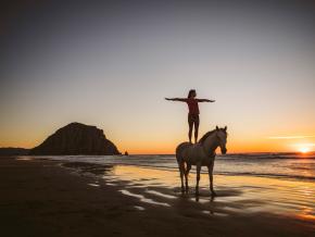 Pratiquez le yoga à cheval à Morro Bay en Californie Pratiquez le yoga à cheval à Morro Bay en Californie