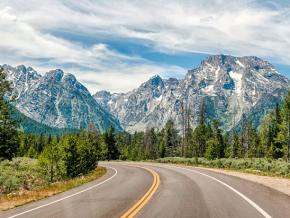 Rodovia panorâmica no Grand Teton National Park, Wyoming