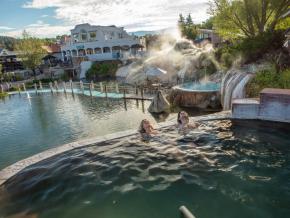 콜로라도주 파고사 스프링스의 온천에서 즐기는 휴식 콜로라도주 파고사 스프링스의 온천에서 즐기는 휴식