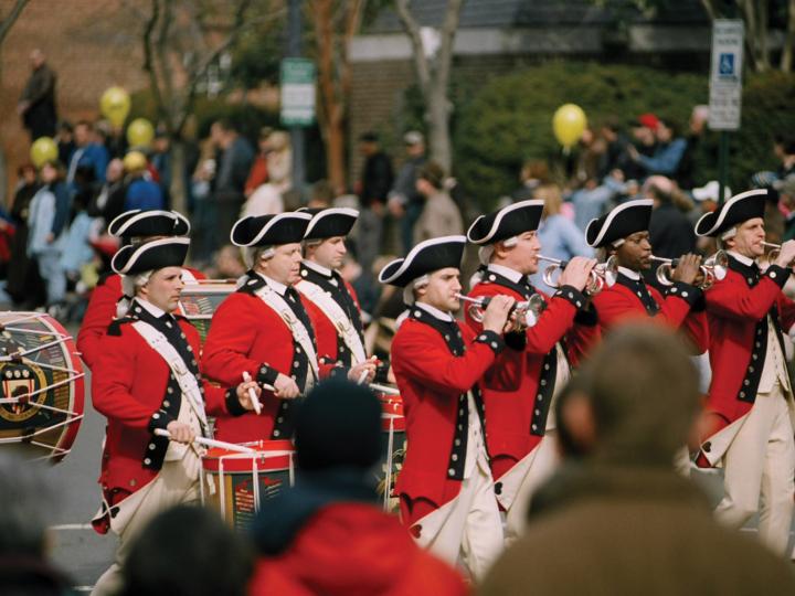 Pífaro e percussão durante o Fim de semana de celebração do aniversário de George Washington