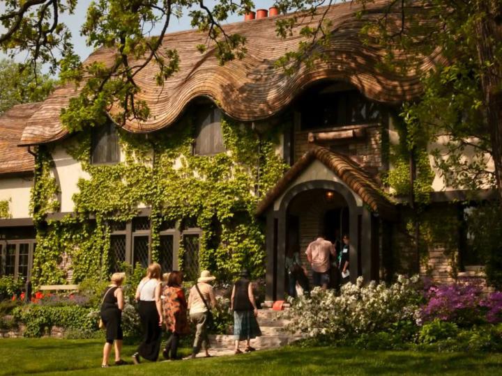 建築家フランク・ロイド・ライトと同時代の建築家の設計による空間のツアー