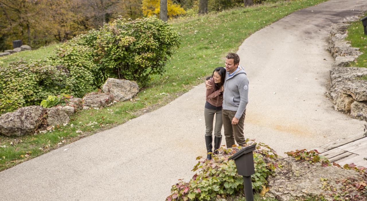 일리노이 주 그레이트 리버스 컨트리, 자연 트레일을 따라 걷기