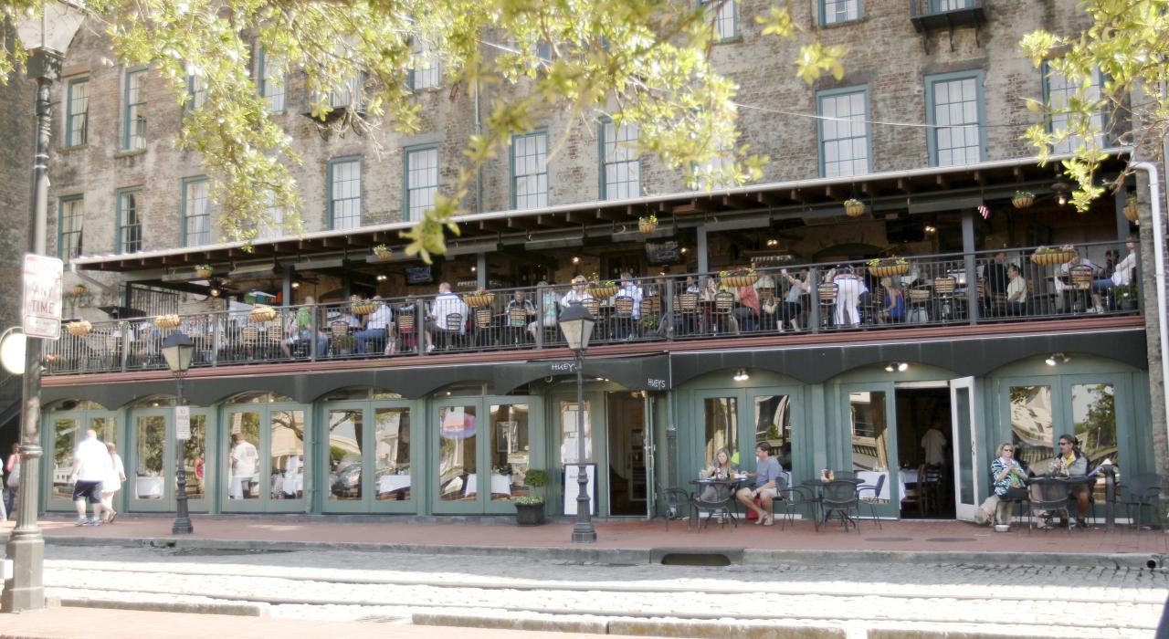Al fresco riverfront dining in Savannah, Georgia