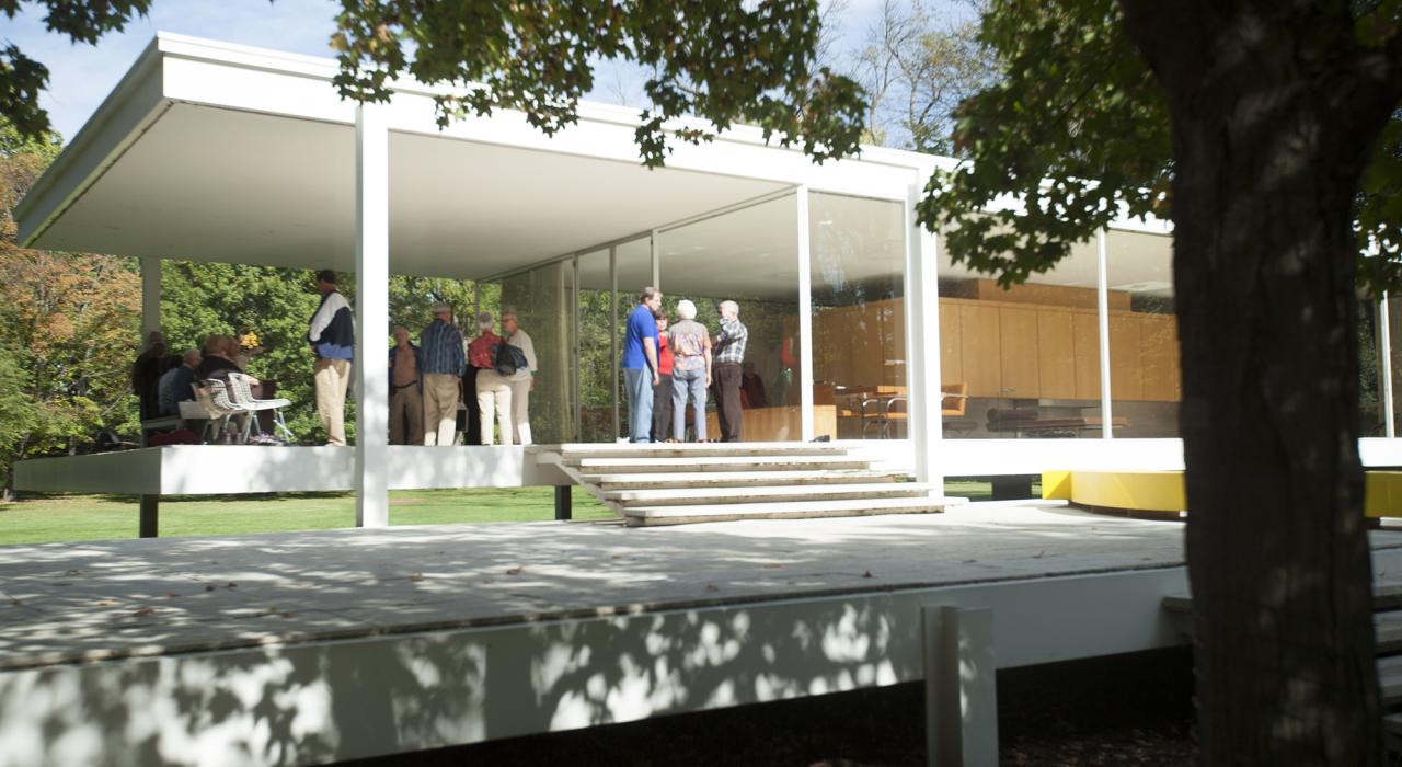 Das Farnsworth House wurde von Mies van der Rohe entworfen