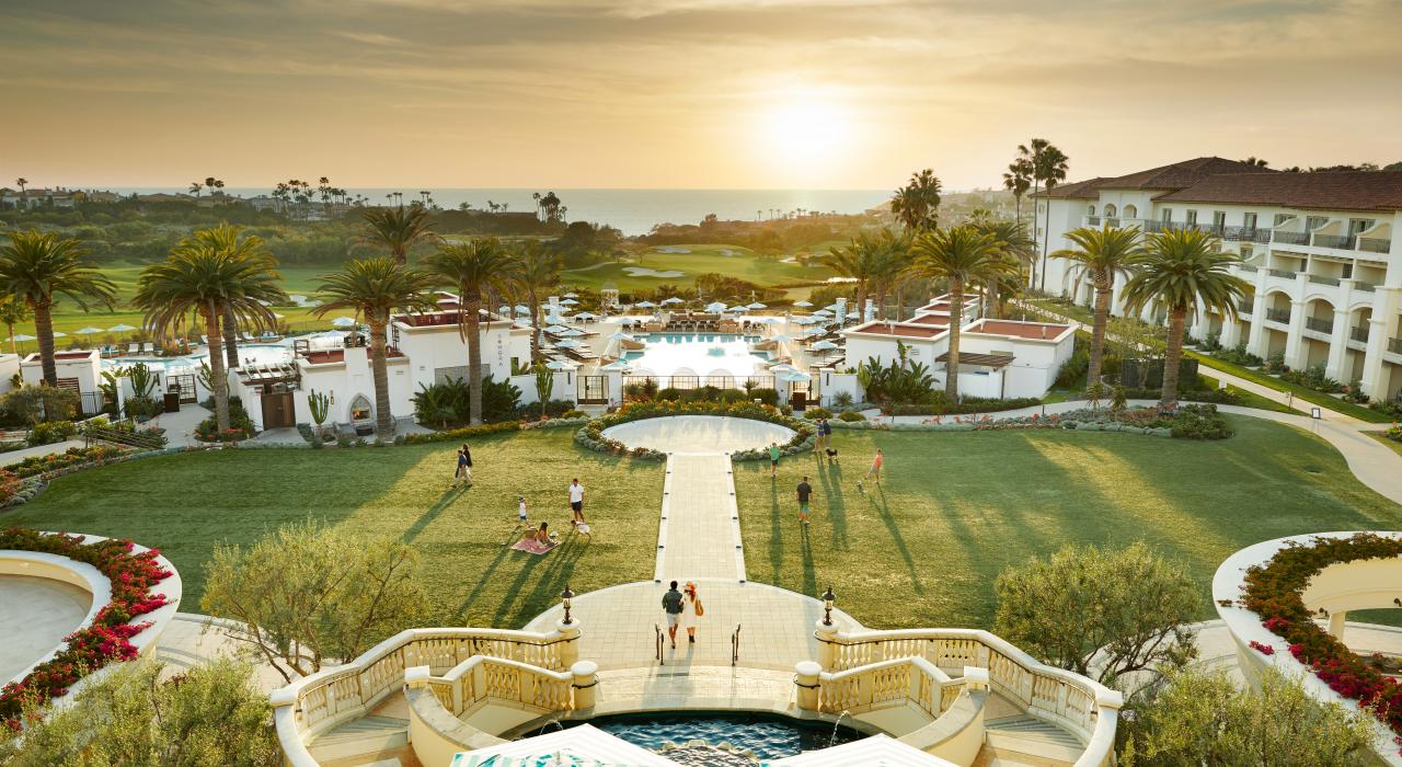 Blick auf das malerische, betriebsame Waldorf Astoria Monarch Beach Resort & Club
