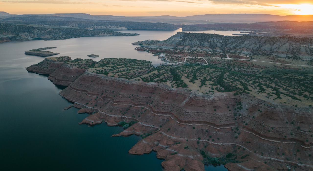 Amanecer en el Alcova Lake
