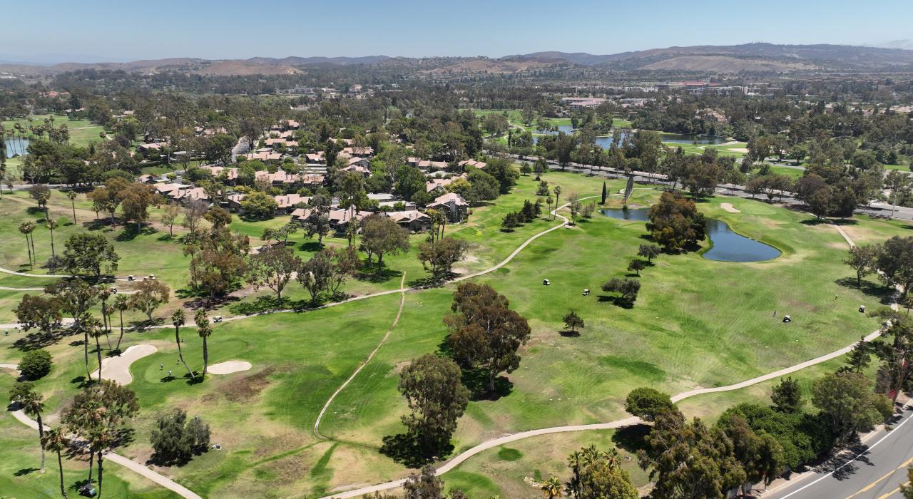 Die malerischen Grünflächen des Oak Creek Golf Club