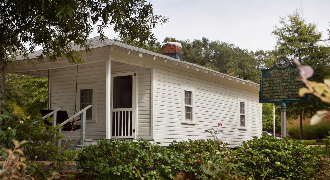 Vue de l’extérieur de la modeste habitation de deux pièces où est née Elvis Presley