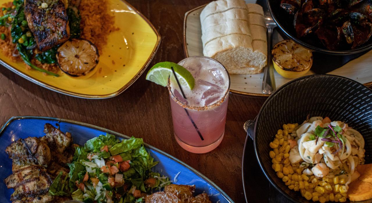 Variedade de tapas no restaurante local Toro