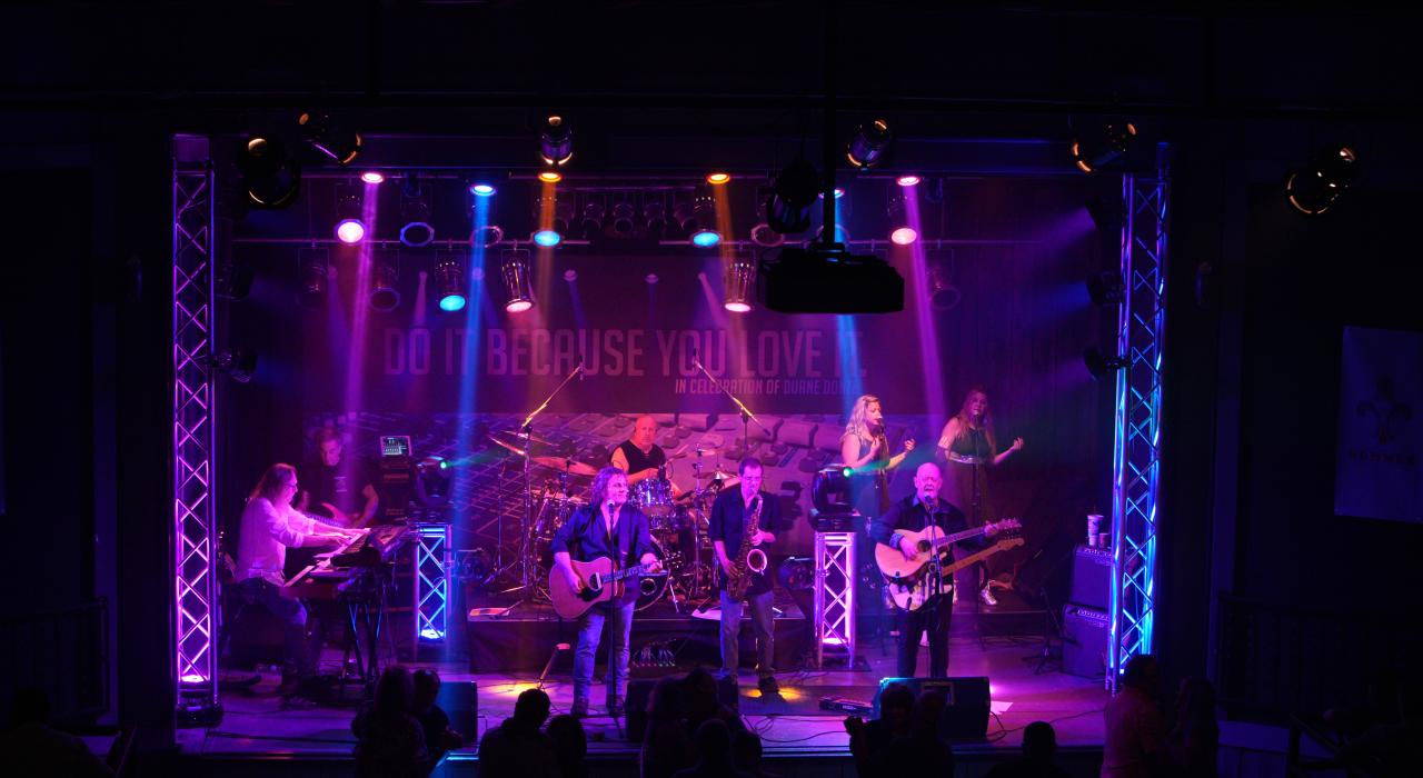 오리스 극장의 라이브 공연